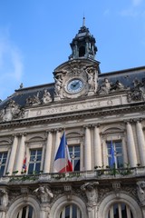 Fototapeta na wymiar Détail de la façade de l’hôtel de ville / mairie de Tours (France)