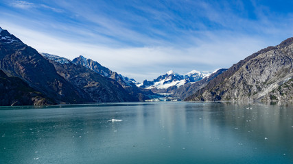 Fototapeta na wymiar Glaciers bay dans l'ocean Pacifique(Alaska)