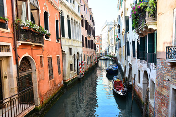 Fototapeta na wymiar Traditional narrow canal street with gondola and colorful buildings, Venice, Italy
