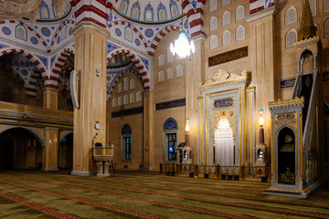 Obraz premium Interior of Ahmad Kadyrov Mosque Heart of Chechnya, Grozny, Russia. Nov. 3, 2019