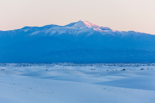 Landscape view of the sunrise in White Sands National Park near Alamogordo, New Mexico.