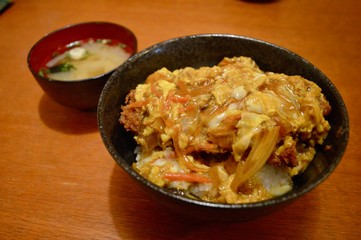 美味しい黒豚カツ丼