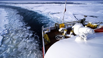 オホーツク海知床の絶景 © kat334