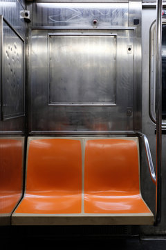 empty subway seats © swoodie