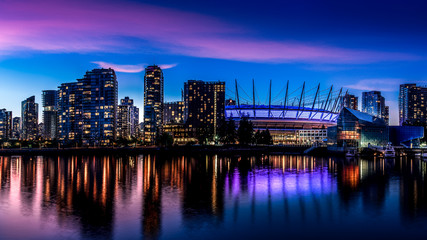 Naklejka premium Cityview of Vancouver stadium at night