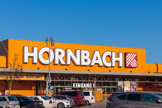 Deutschland , Berlin , 08.02.2020 , Eingang bei Hornbach