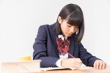 勉強する女の子　制服