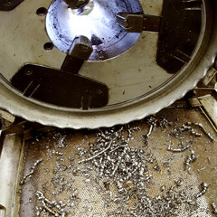 Machine for processing metal shavings