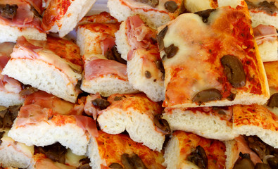 pizza stuffed with ham and mushrooms