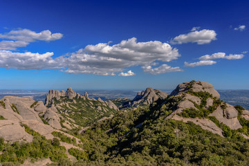 Fototapeta na wymiar Summer hiking the Mountain of Montserrat (Catalonia, Spain)