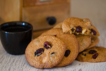 Cookies und Kaffee mit Kaffeemühle