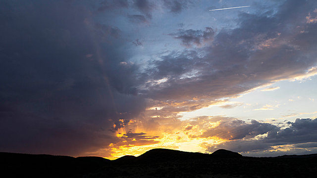 atardece en las monta&ntilde;as