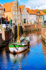 Flusskanal für Handelsschiffe in Stade 