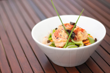 Shrimp and vegetables asiatic bowl / poke