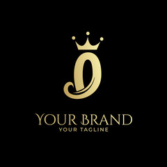 O initial logo with hair and crown in elegant style