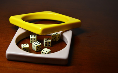 Kostki do gry, los, szansa, prawdopodobieństwo klasyczne, © zibi