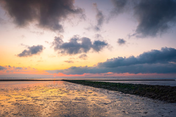 Obraz premium Sonnenuntergang an der Nordseeküste