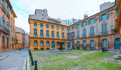 Obraz premium Fountain on Albertas square - Aix-en-Provence, France