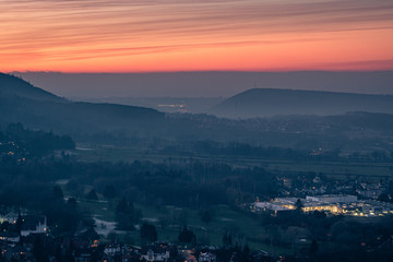 Obraz premium Blick auf Bad Harzburg am Abend