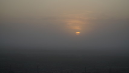 Sonnenaufgang im Nebel