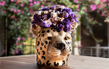 ceramics gepard head on the table © ANETA
