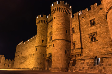 Night view of Grand Master Palace in medieval city of Rhodes (Rhodes, Greece) - obrazy, fototapety, plakaty