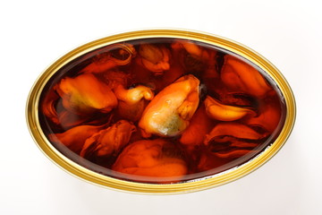 Muscheln in Sauce in der Dose