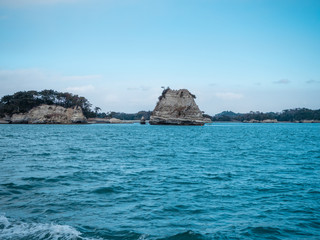 日本三景、松島の島巡り観光船からの景色。