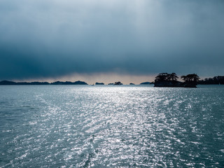 日本三景、松島の島巡り観光船からの景色。