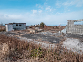 東日本大震災の被災地、荒浜地区に残っている住宅の基礎。