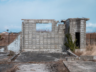 東日本大震災の被災地、荒浜地区に残っている住宅の跡。