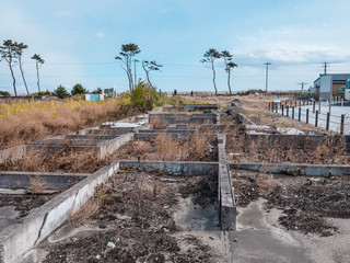 東日本大震災の被災地、荒浜地区に残っている住宅の基礎。