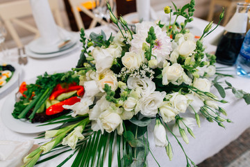 Wedding table decorations with flowers