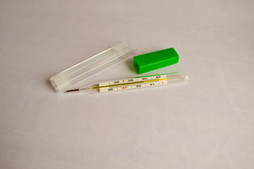 Medical thermometer with high temperature indicator