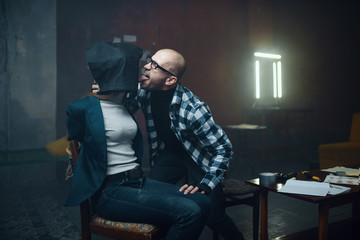 Maniac kidnapper licks his female victim