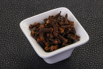 Dry clove seeds