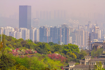 Obraz premium Chongqing, China - March 22, 2018: Morning haze. City landscape. Hongensi Forest Park, residential areas in the Chinese city of Chongqing.