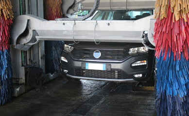 Autolavaggio - cura per la propria auto