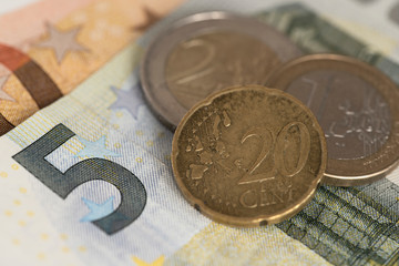 Euro waluta pieniądze banknoty i monety