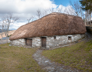 Fototapeta na wymiar pre-roman house in O Cebreiro, Galicia, Spain