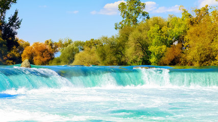 Naklejka premium Wiosenny wodospad Manavgat w Turcji