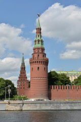 Fototapeta na wymiar Moscow Kremlin from the Moscow river.