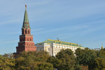 Fototapeta premium Moscow Kremlin from the Moscow river.