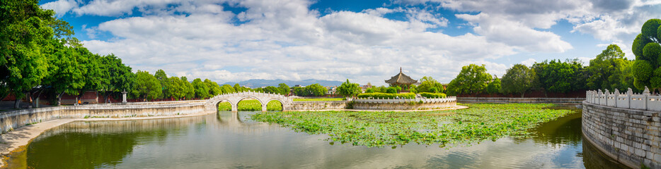 Le lac du temple de confucius