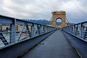 Fototapeta na wymiar La Passerelle, pont suspendu de Vienne, Isère, Auvergne-Rhône-Alpes, France