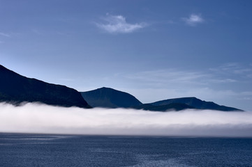 Fototapeta na wymiar Norwegen Küste Nebelbank 