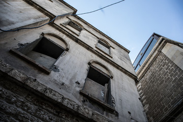Obraz na płótnie Canvas Empty street in old city of Baku, Azerbaijan. Old city Baku. Inner City buildings.
