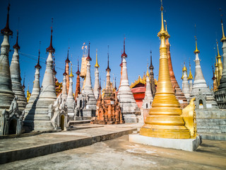 Fototapeta premium Shwe Inn Dein Pagoda, lake Ile, Myanmar