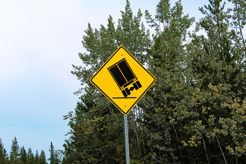 A truckers warning sign about tipping hazards