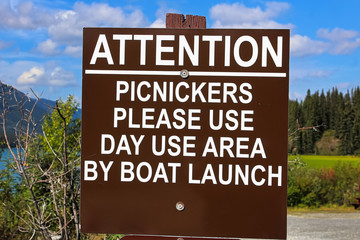 An attention picknickers use day use area sign